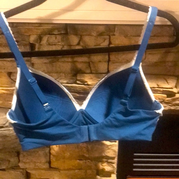 Victoria’s Secret No-Wire Sans Armature bra 34D - Picture 3 of 4